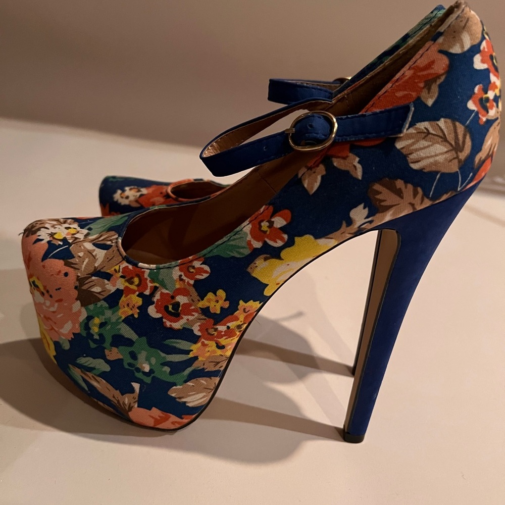 Floral 6inch platform heels never worn